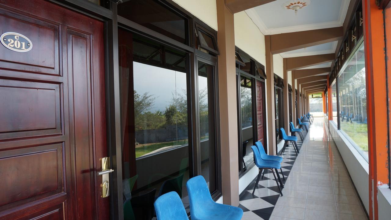 Hotel Surya Indah Batu Malang エクステリア 写真