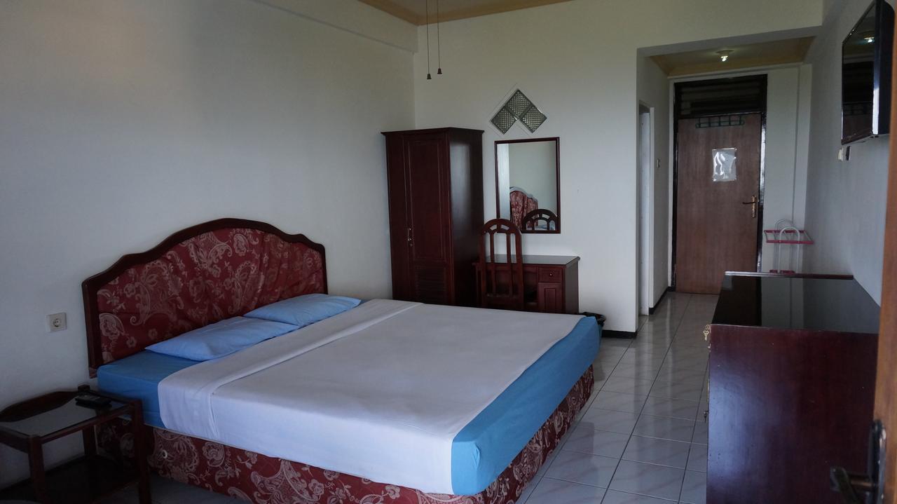 Hotel Surya Indah Batu Malang エクステリア 写真