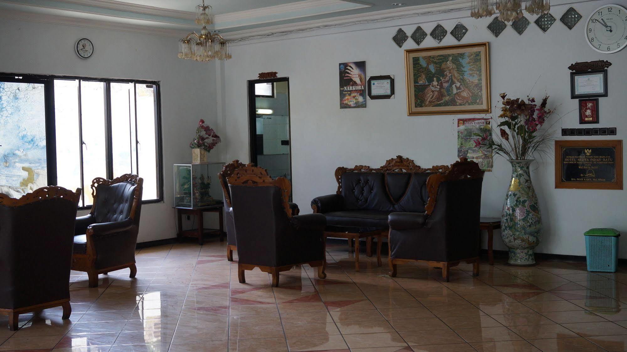 Hotel Surya Indah Batu Malang エクステリア 写真
