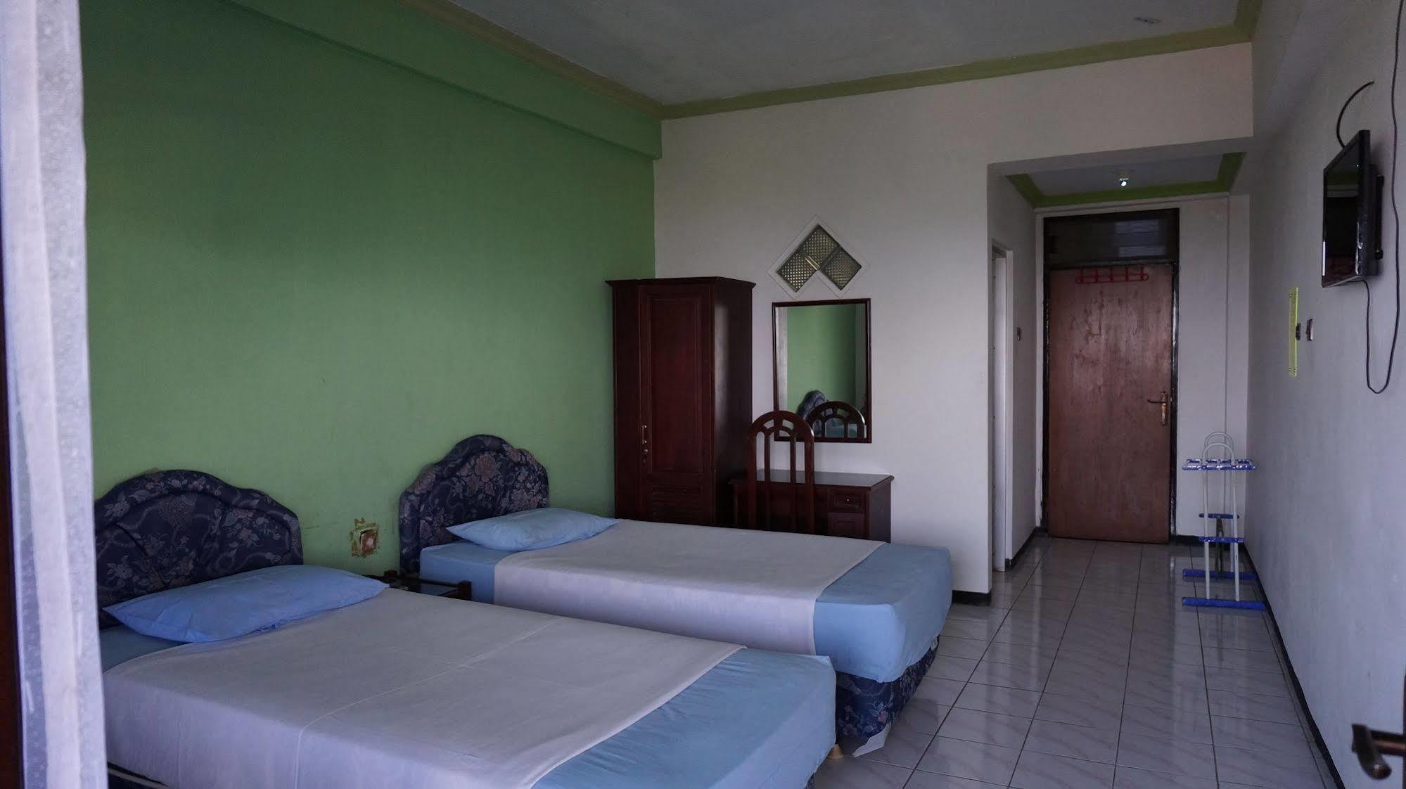 Hotel Surya Indah Batu Malang エクステリア 写真