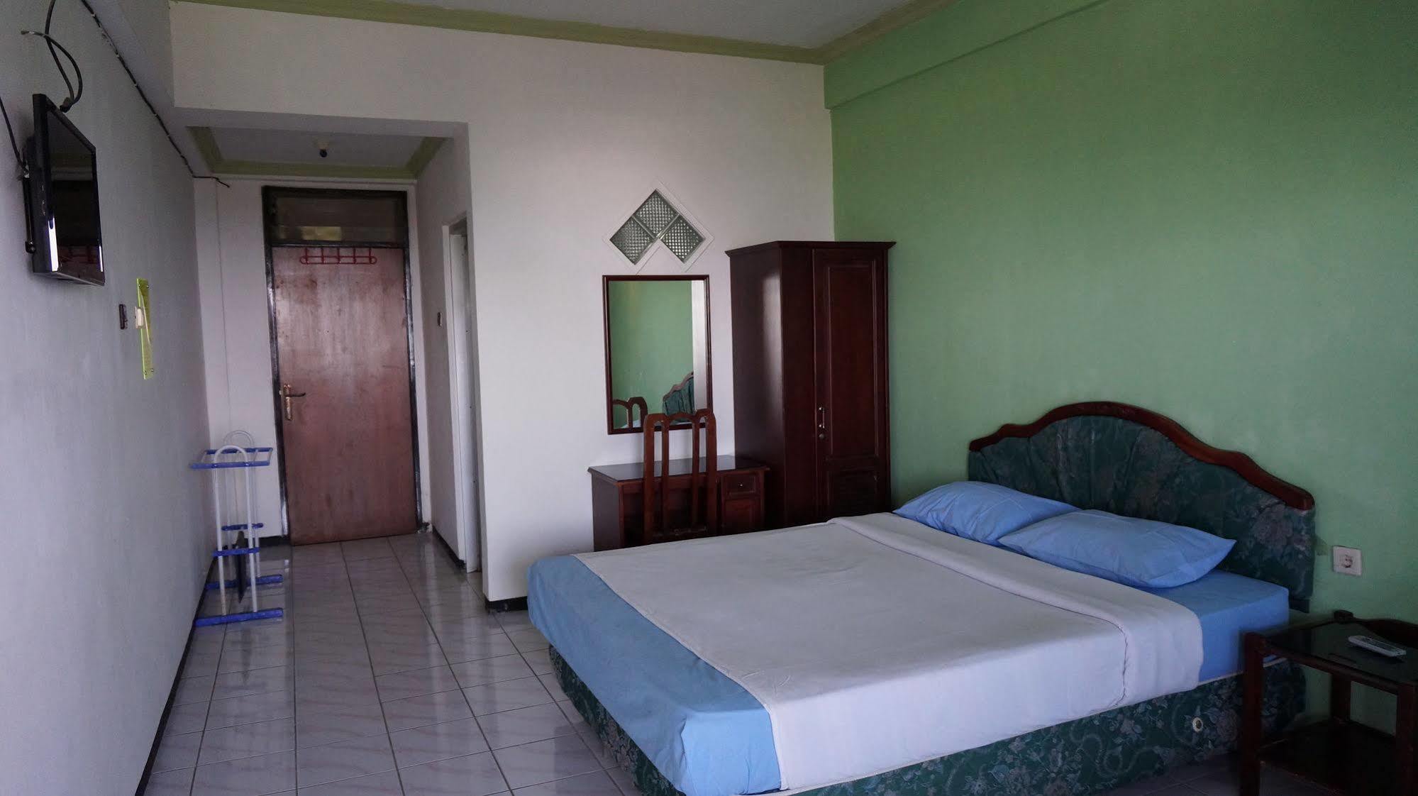 Hotel Surya Indah Batu Malang エクステリア 写真