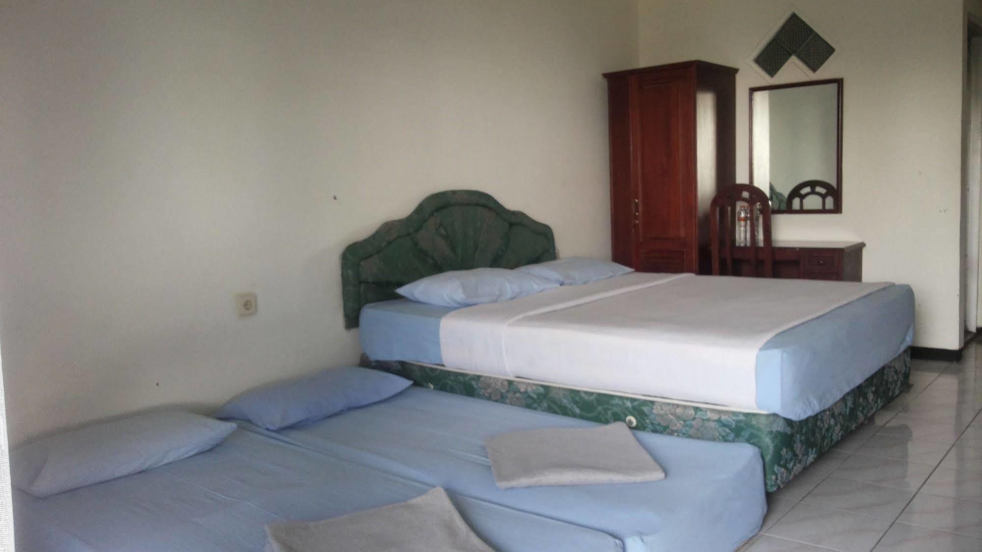 Hotel Surya Indah Batu Malang エクステリア 写真