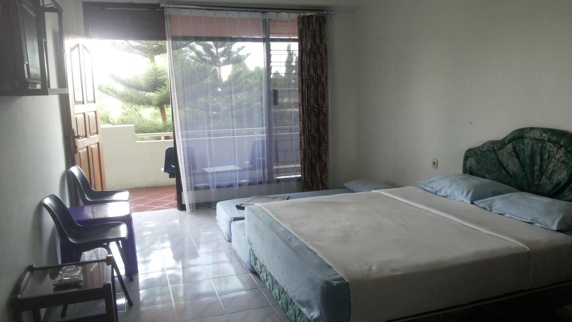 Hotel Surya Indah Batu Malang エクステリア 写真