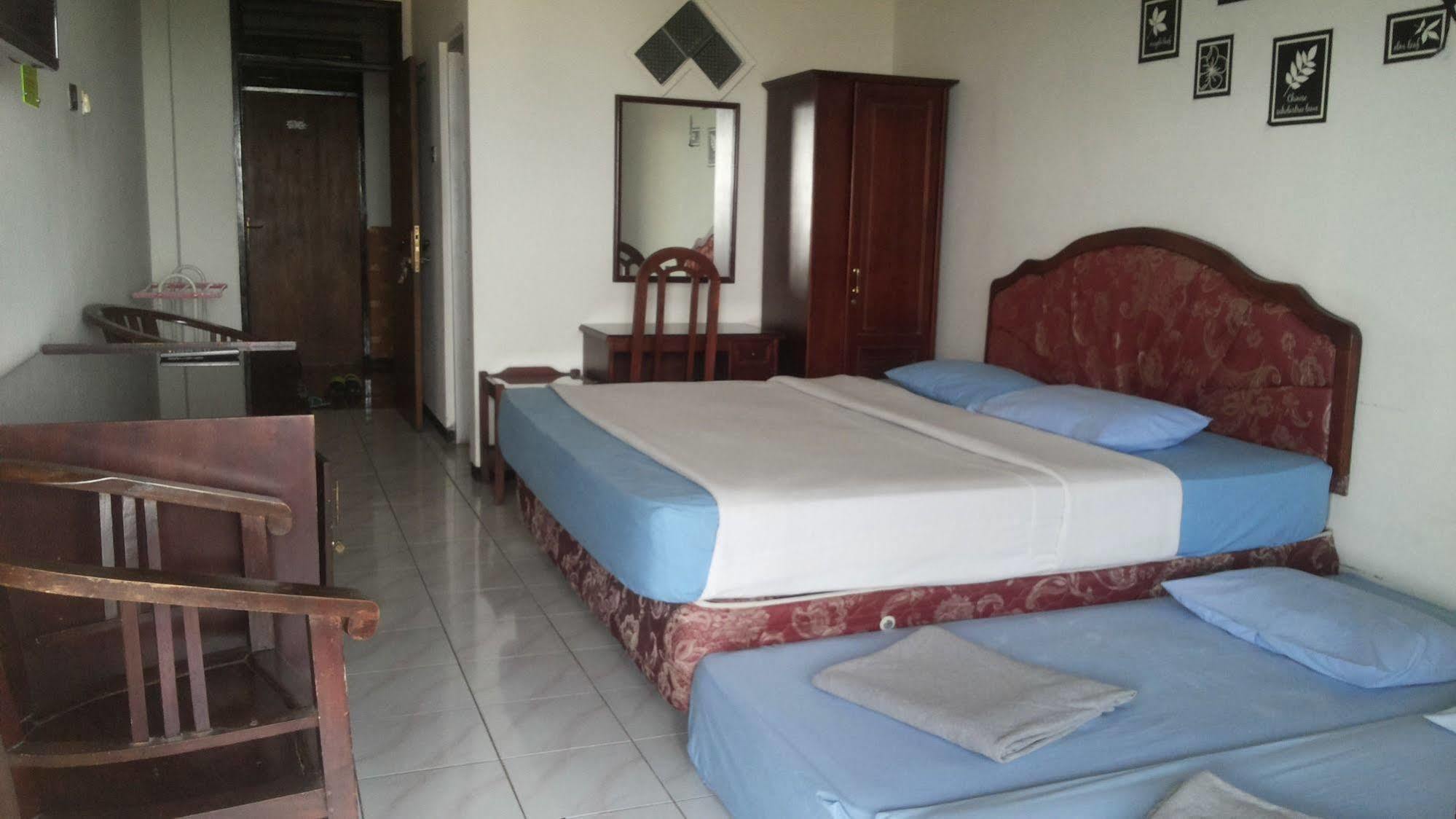 Hotel Surya Indah Batu Malang エクステリア 写真