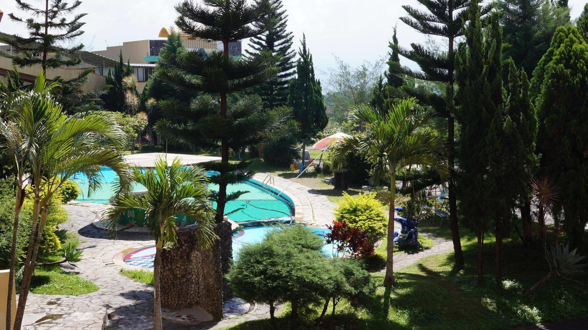 Hotel Surya Indah Batu Malang エクステリア 写真
