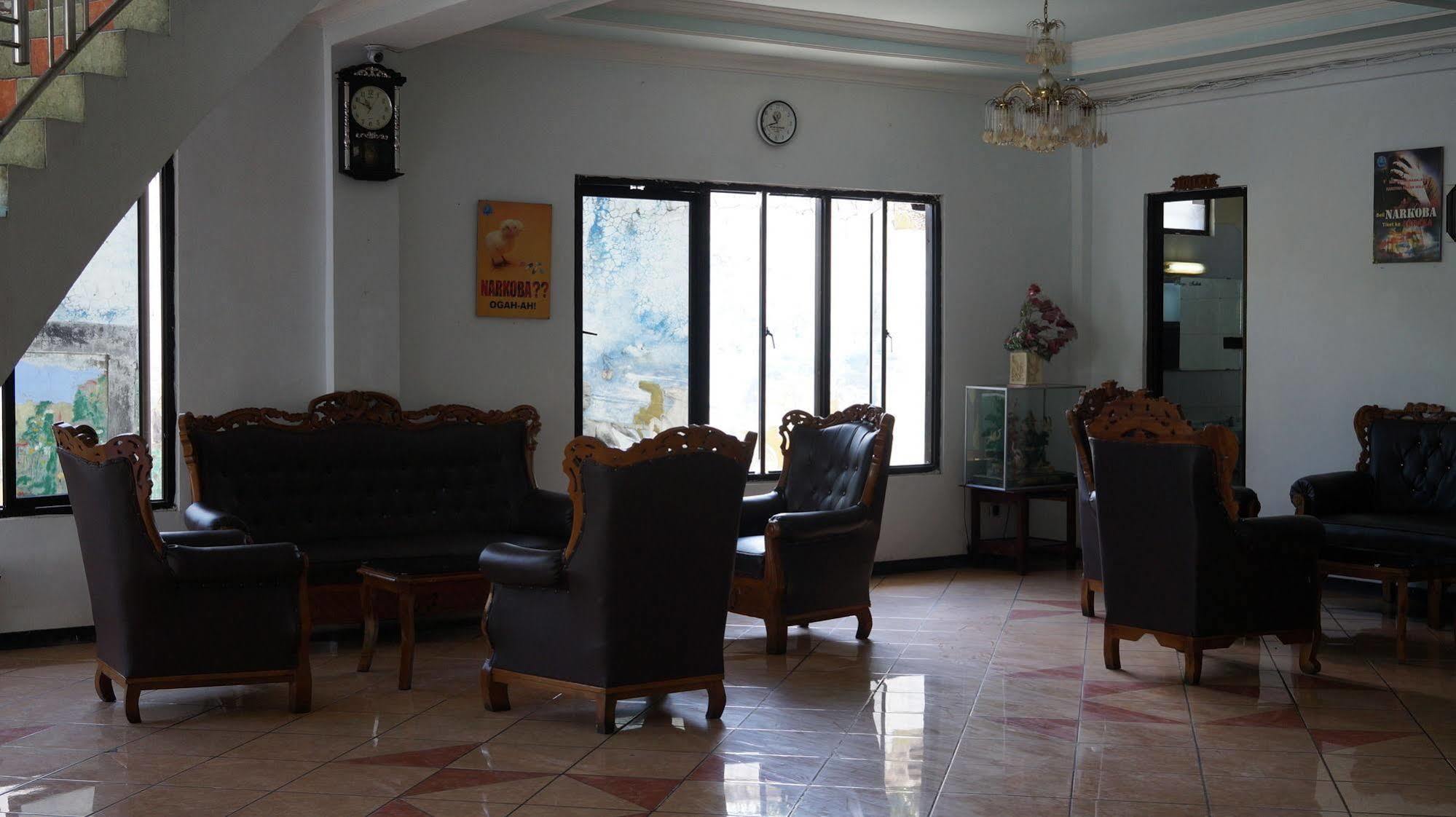 Hotel Surya Indah Batu Malang エクステリア 写真