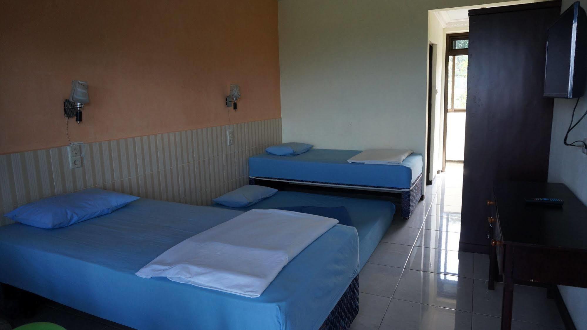 Hotel Surya Indah Batu Malang エクステリア 写真