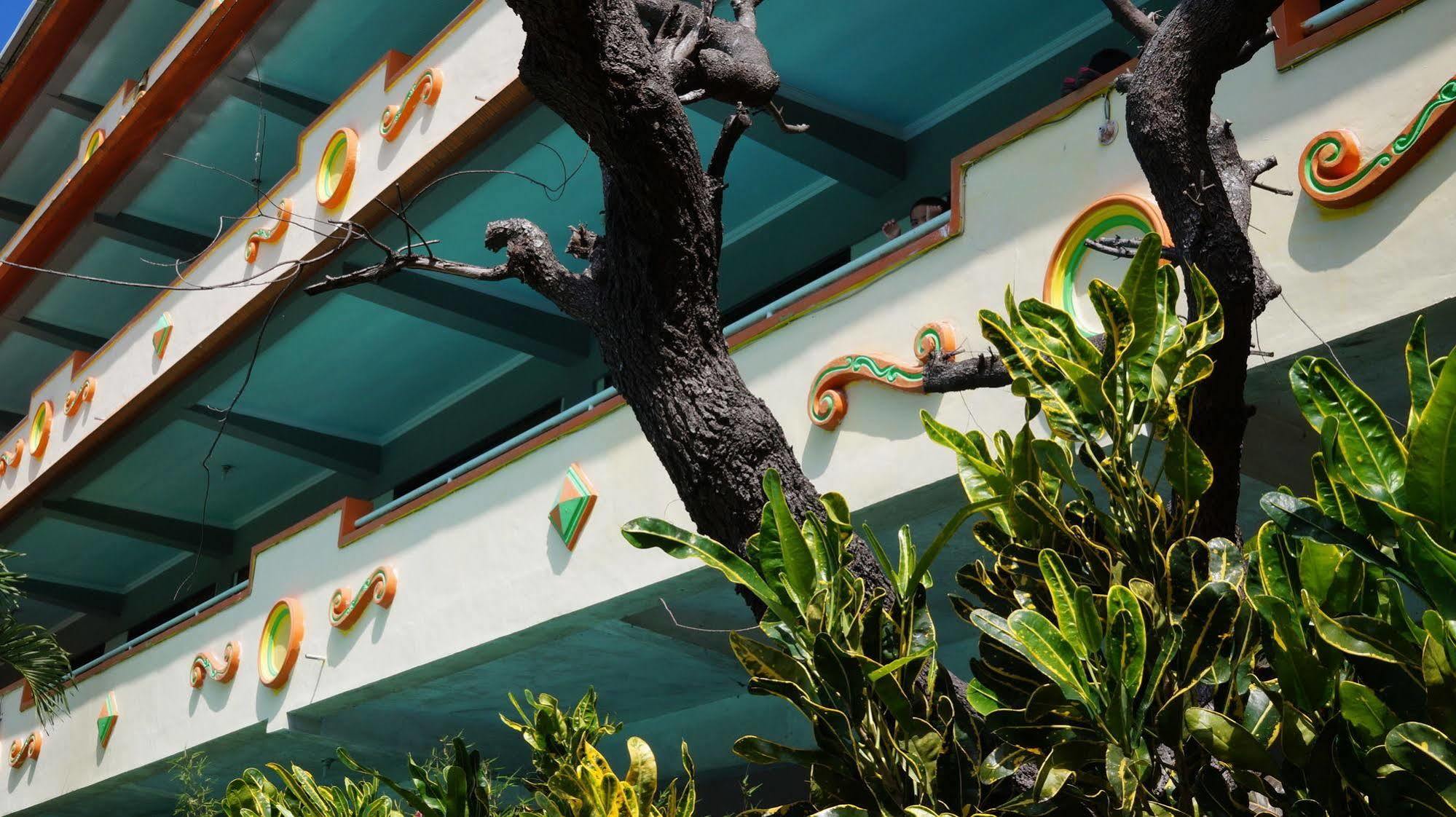 Hotel Surya Indah Batu Malang エクステリア 写真